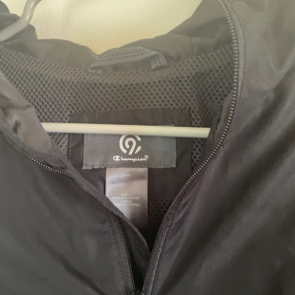 Champion men’s windbreaker/light rain jacket - Picture 2 of 4